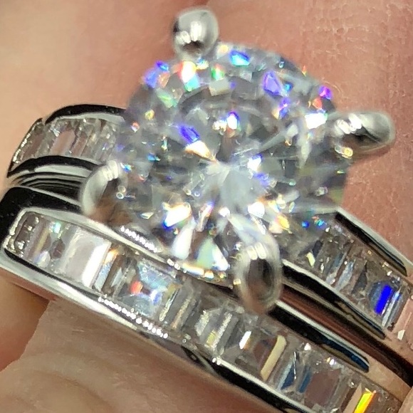 Gorgeous Wedding Ring Set Size 7 NWT - Picture 2 of 8